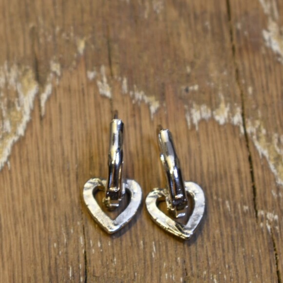 Vintage Cookie Lee Red Rhinestone Silver Plated Heart Earrings - Picture 4 of 4